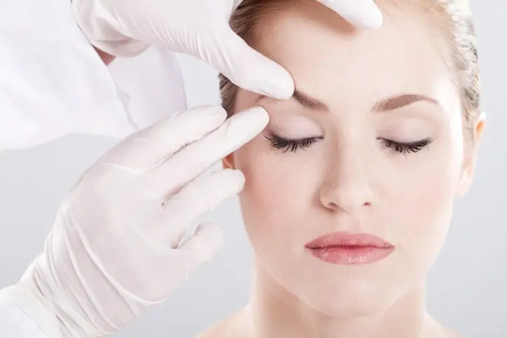 عوارض تزریق ژل به زیر ابرو در اصفهان