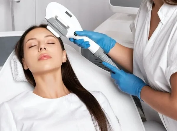 لیزر موهای زائد بدون ژل در اصفهان چگونه است؟