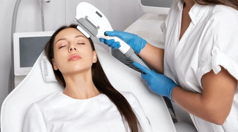 لیزر موهای زائد بدون ژل در اصفهان چگونه است؟