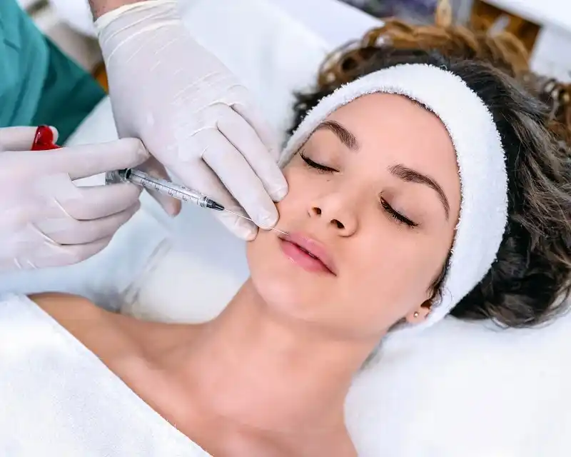 چگونگی و نحوه خوابیدن بعد از تزریق ژل لب