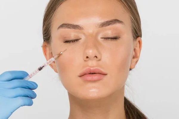 فیلر برای رفع گودی و تیرگی زیر چشم