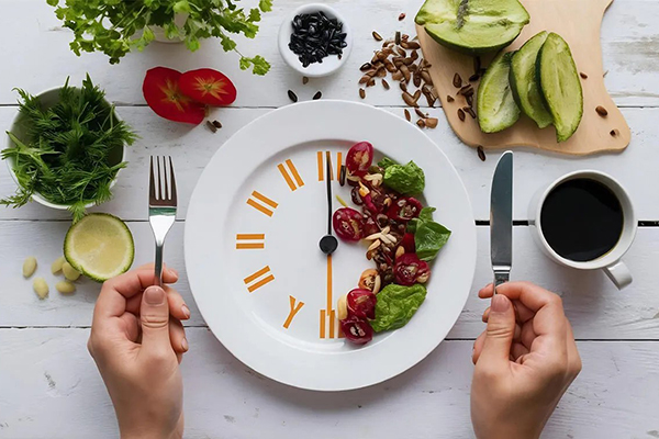 بهترین زمان برای خوردن در رژیم فستینگ